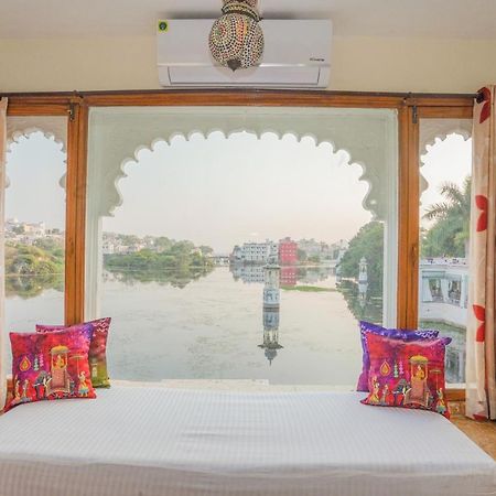 Natural Lake View Hotel Udaipur Esterno foto