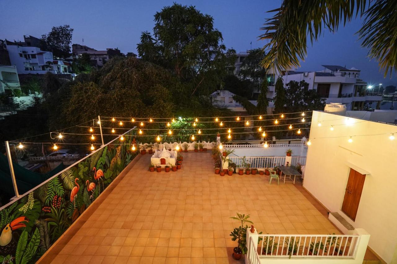 Natural Lake View Hotel Udaipur Esterno foto