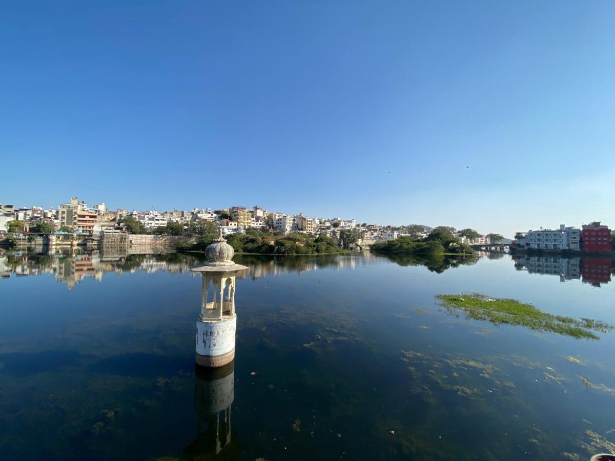 Natural Lake View Hotel Udaipur Esterno foto
