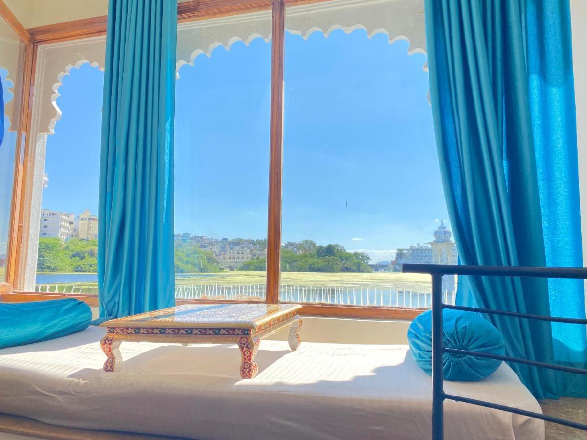 Natural Lake View Hotel Udaipur Esterno foto