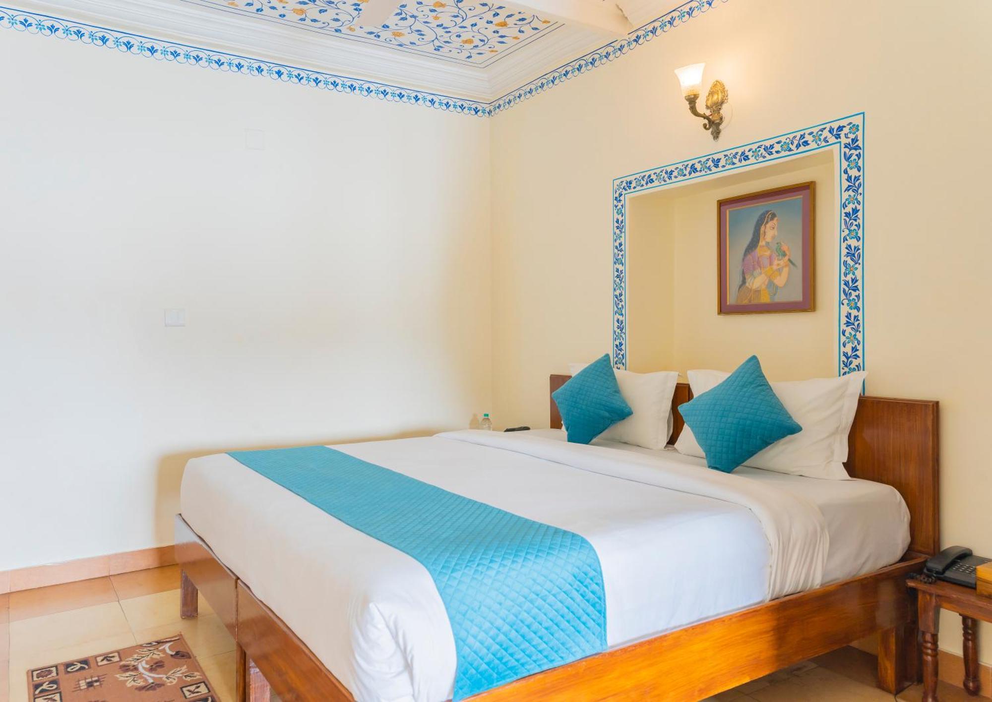 Natural Lake View Hotel Udaipur Esterno foto
