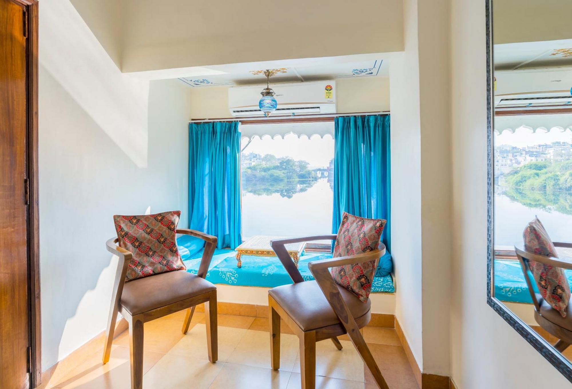 Natural Lake View Hotel Udaipur Esterno foto