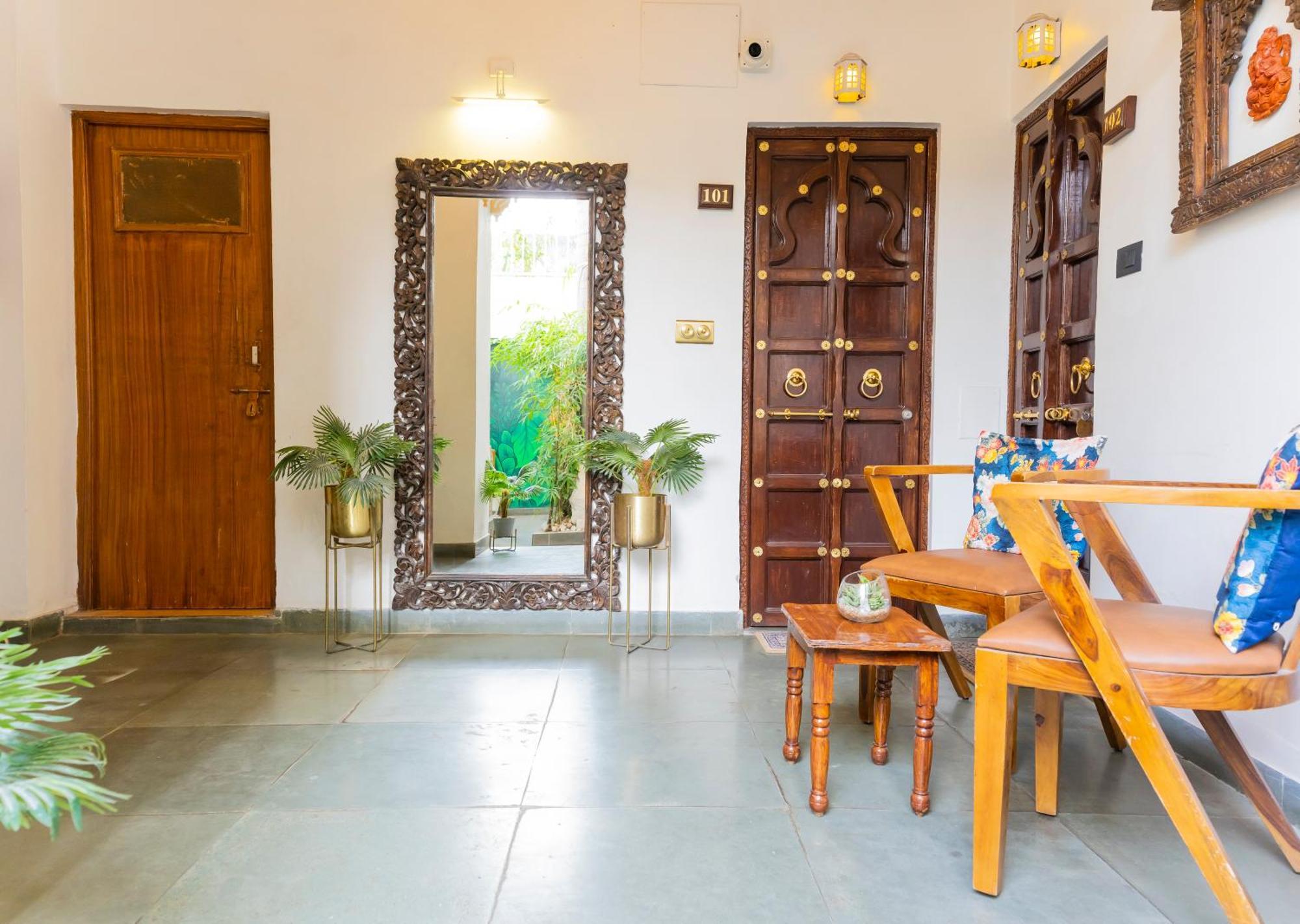 Natural Lake View Hotel Udaipur Esterno foto