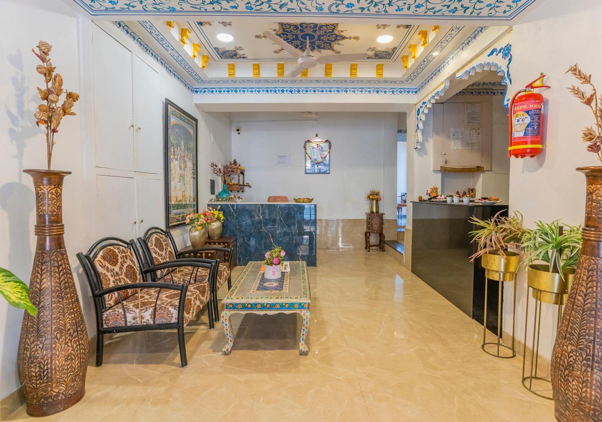 Natural Lake View Hotel Udaipur Esterno foto