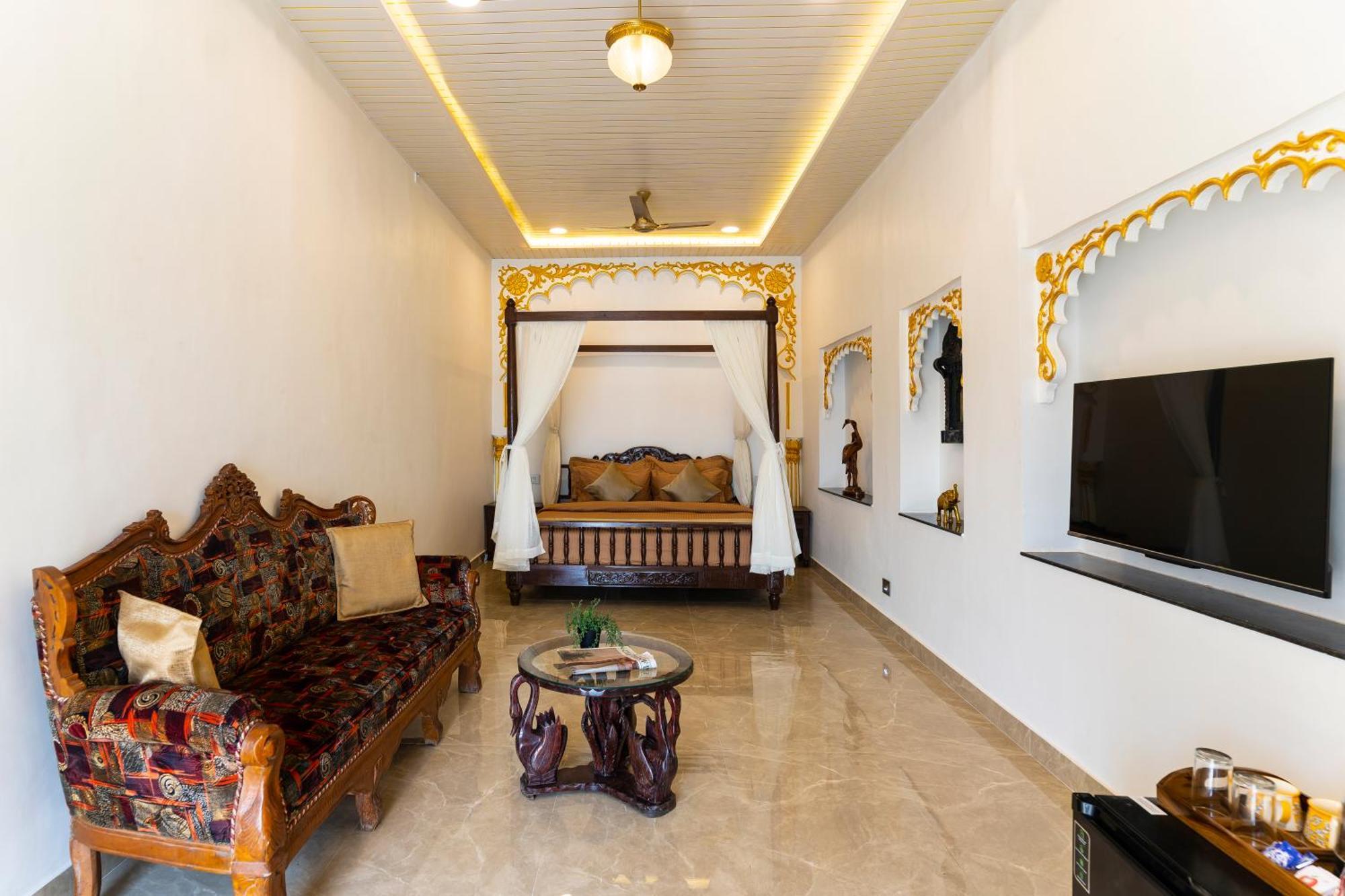 Natural Lake View Hotel Udaipur Esterno foto